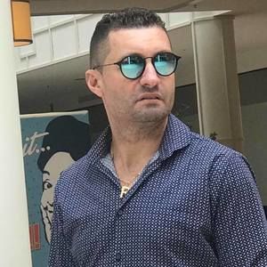 Meet your Posher, Roberto